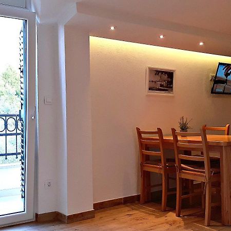 Stone House Bonaca Apartment Baska Voda Bilik gambar