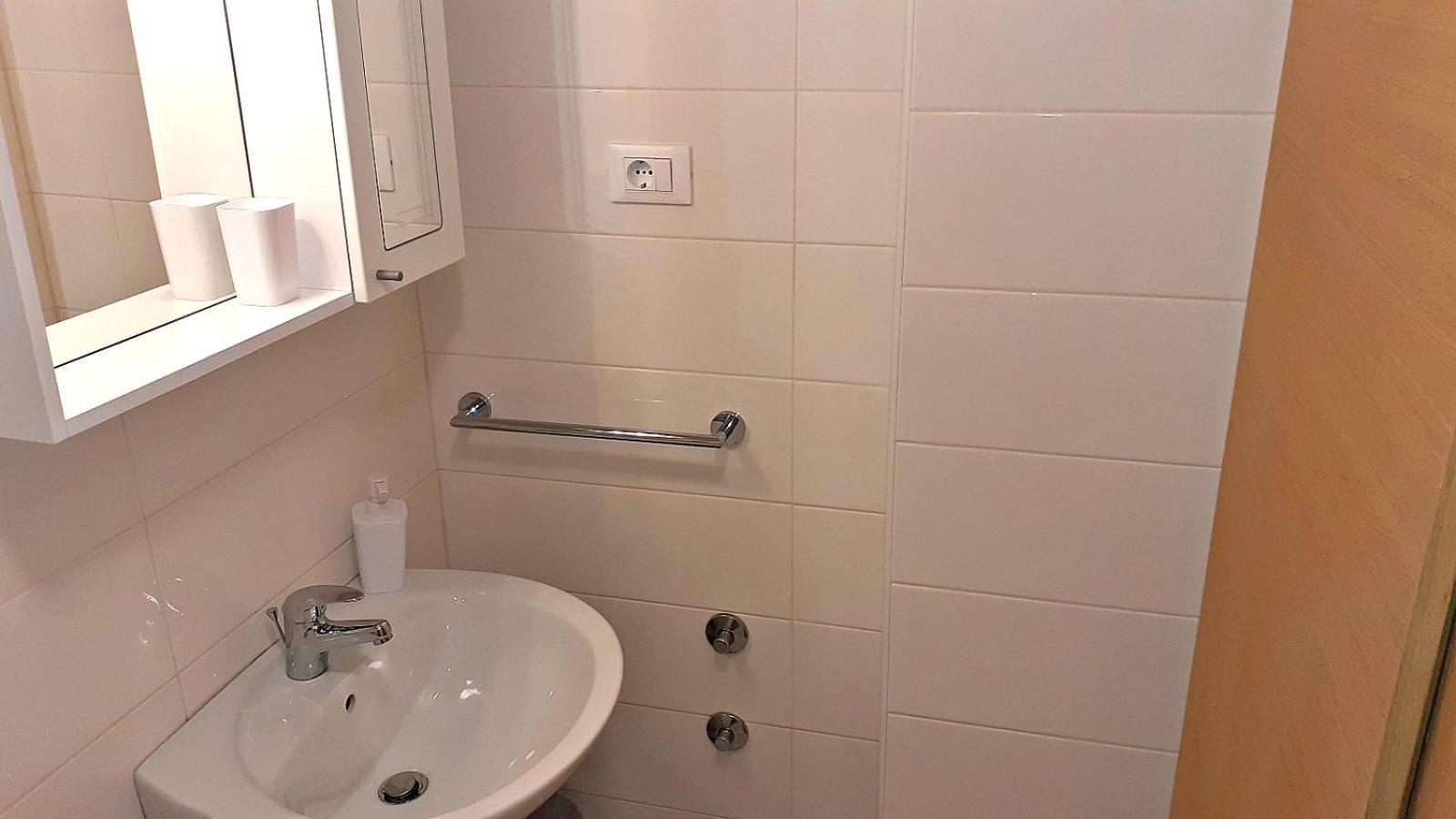 Stone House Bonaca Apartment Baska Voda Bilik gambar