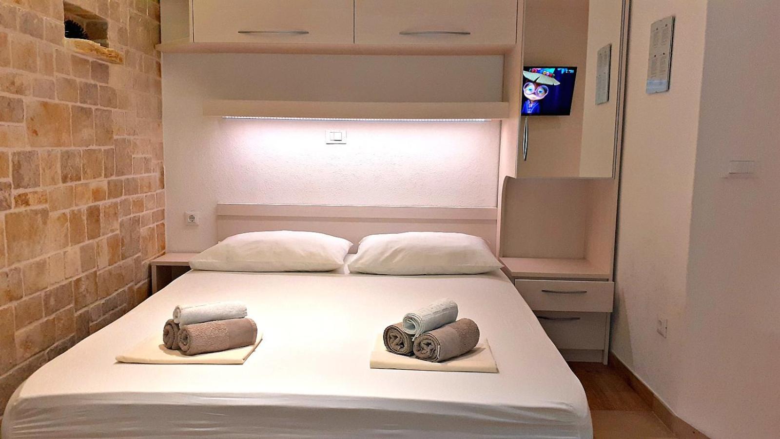 Stone House Bonaca Apartment Baska Voda Bilik gambar