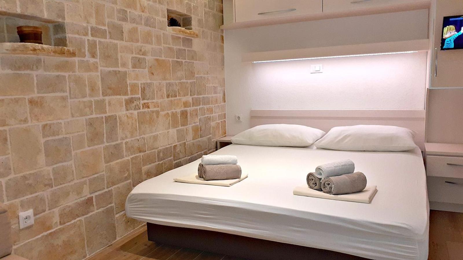 Stone House Bonaca Apartment Baska Voda Bilik gambar